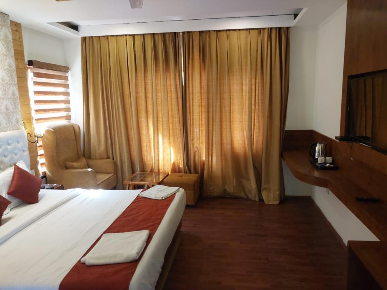 Hotel Di Villa Manāli Extérieur photo